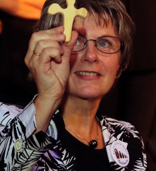 Swetlana Andrejewa mit einem Engel