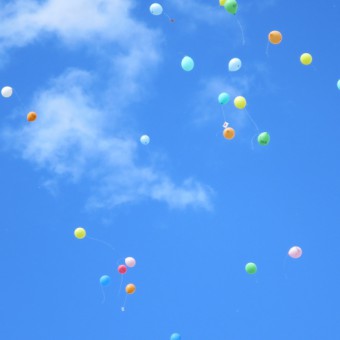 Alle Luftballons steigen auf