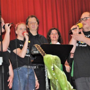 Herr Tellers inmitten der Rur-Rocker